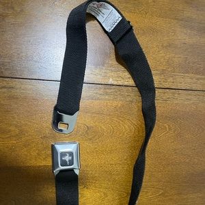 Ford Mustang seat belt buckle belt